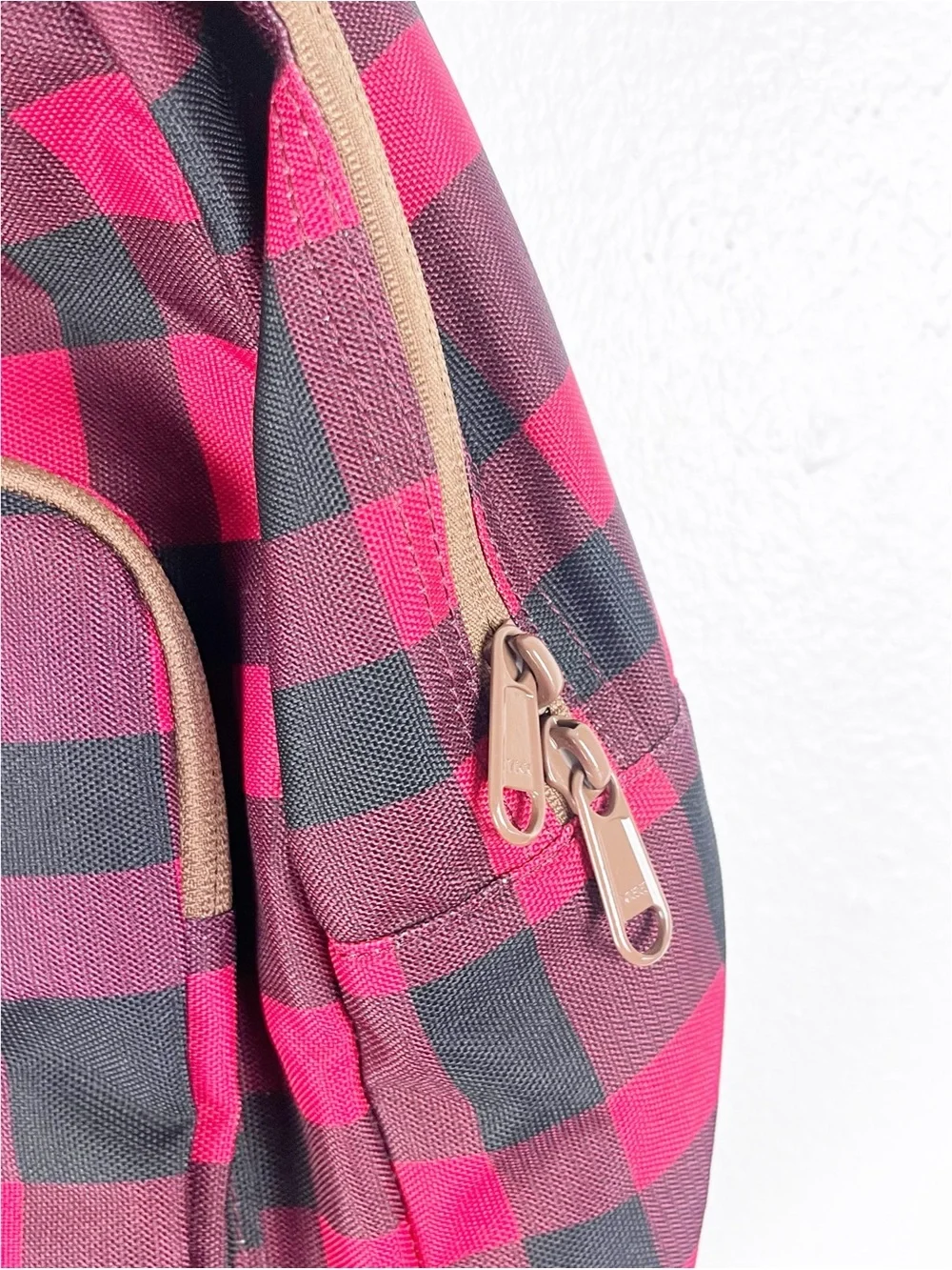 Kavu red black